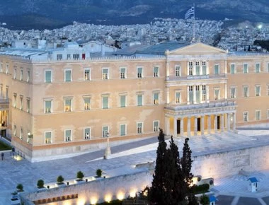 Συγκέντρωση διαμαρτυρίας των πυρόπληκτων έξω από την Βουλή